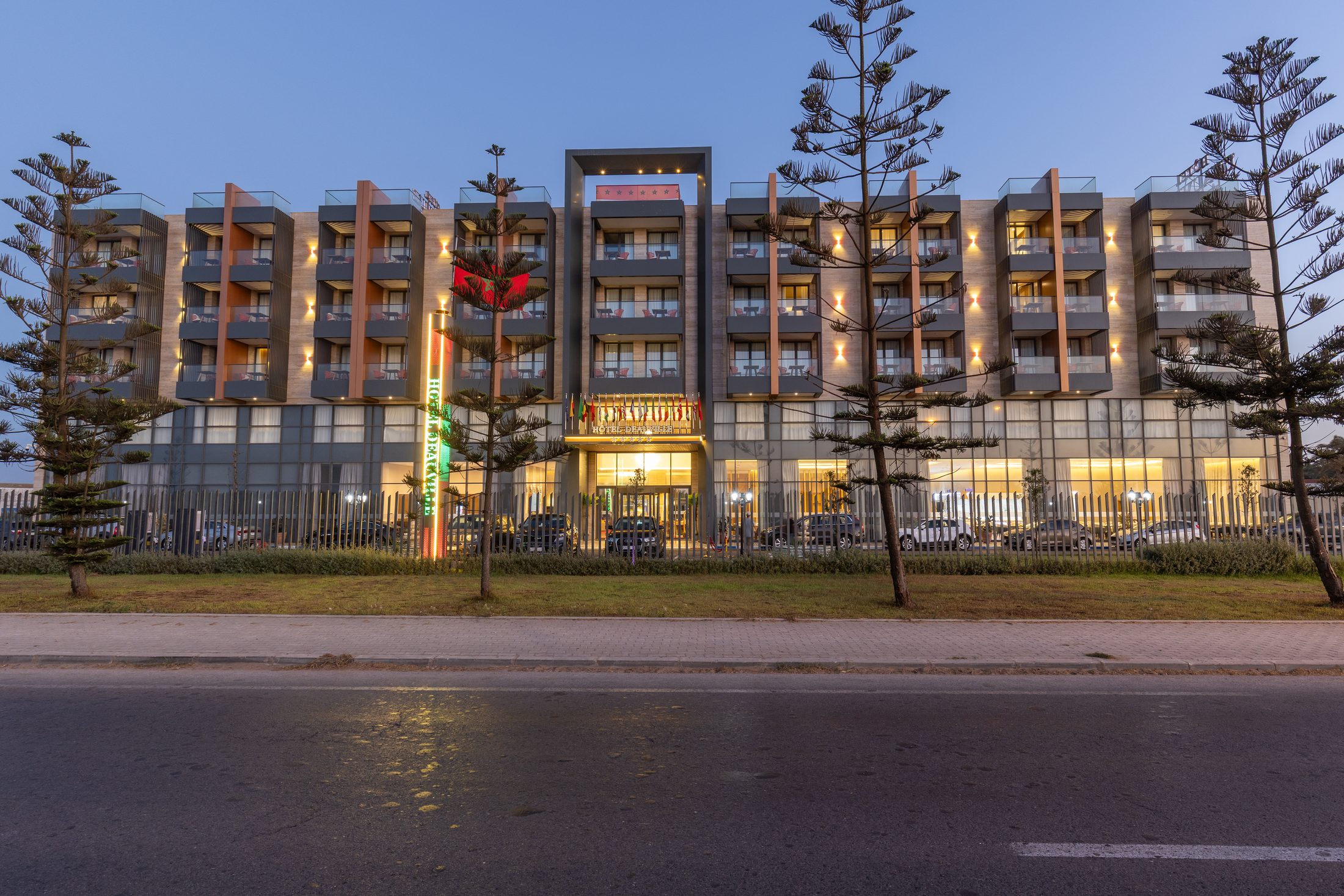 La façade de l'Hôtel Deauville, avenue des Nations Unies