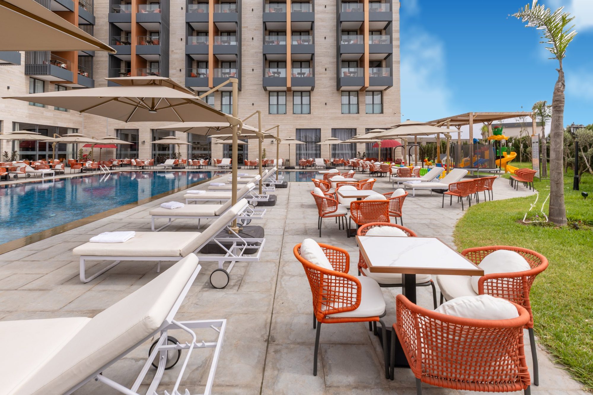 La piscine extérieure de l'hôtel