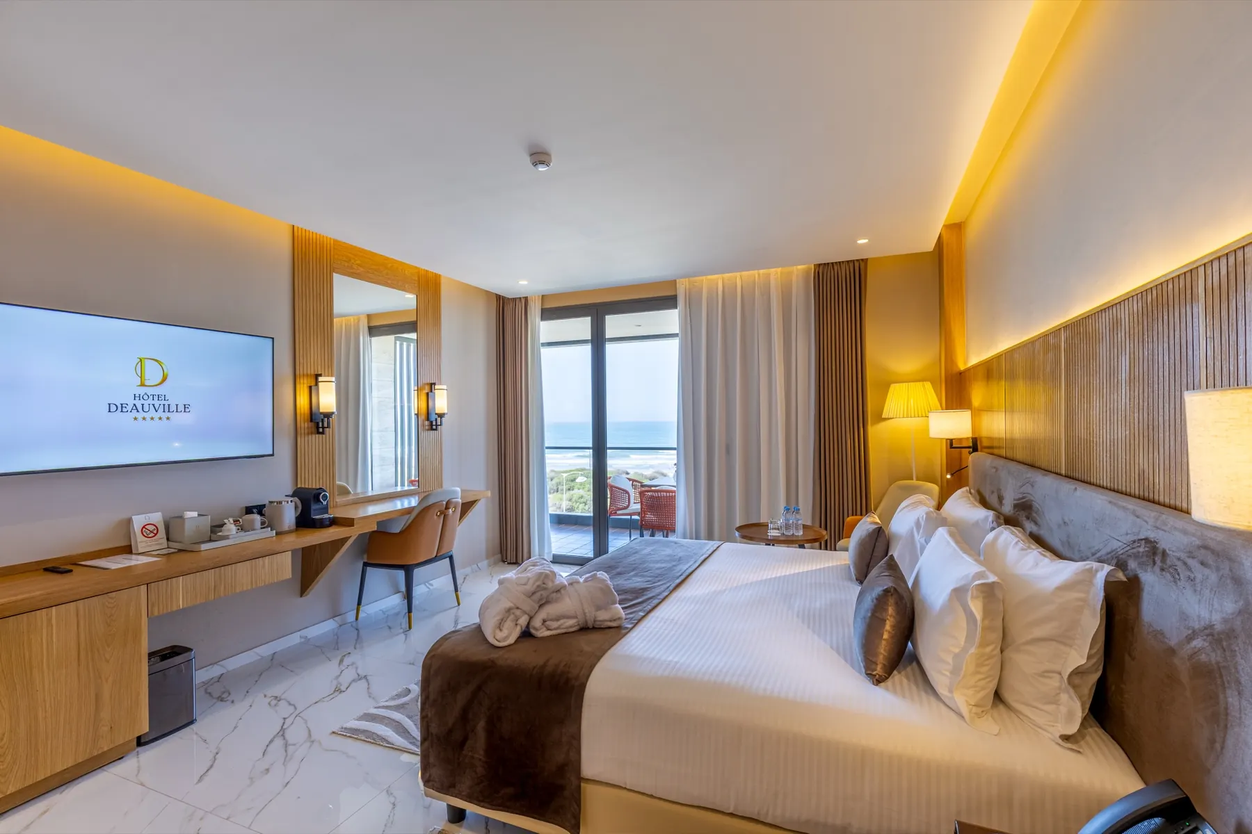 Chambre Vue Mer, lit king size face à l'océan